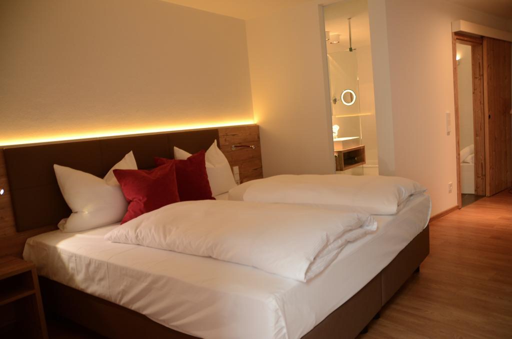 Hotel-Restaurant & Metzgerei Roessle Dettingen an der Erms Szoba fotó