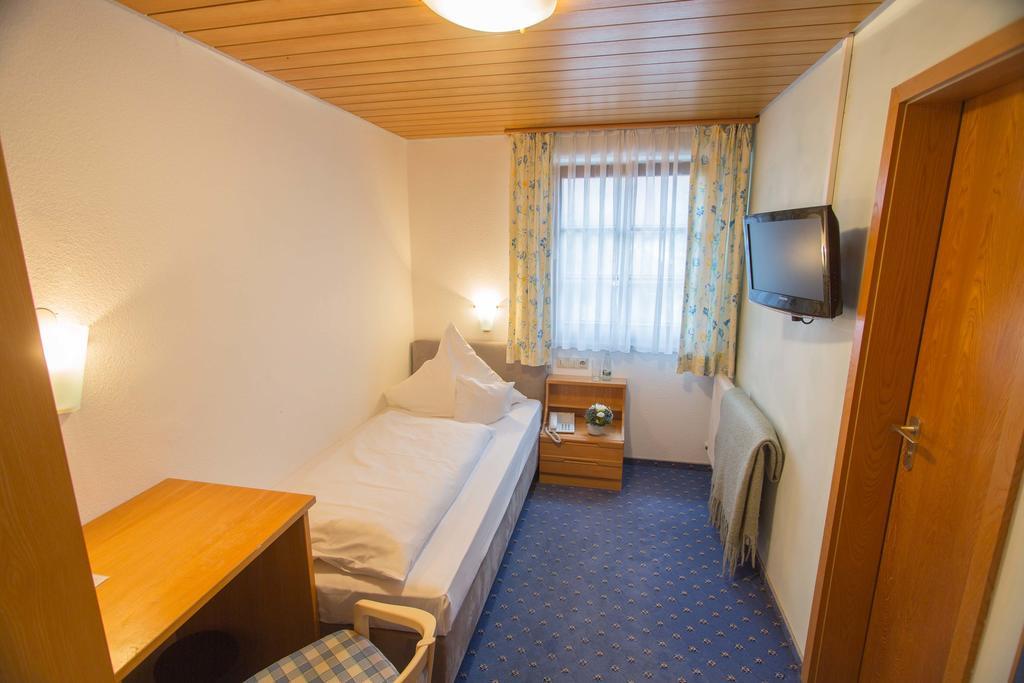 Hotel-Restaurant & Metzgerei Roessle Dettingen an der Erms Kültér fotó